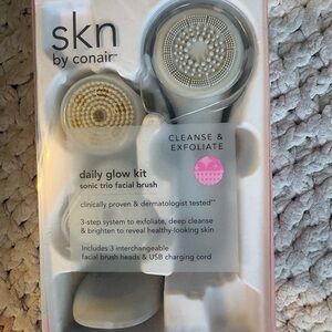 skn by conair Daily Glow Kit Sonic Facial Brush - White